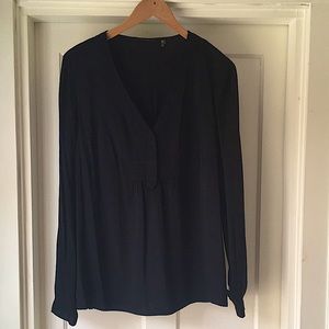 ELIE TAHARI Stretch Silk Charmeuse V-neck Top